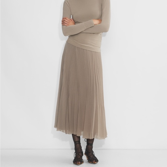 Aritzia Twirl Pleated Skirt, XS, mint green - Picture 1 of 11